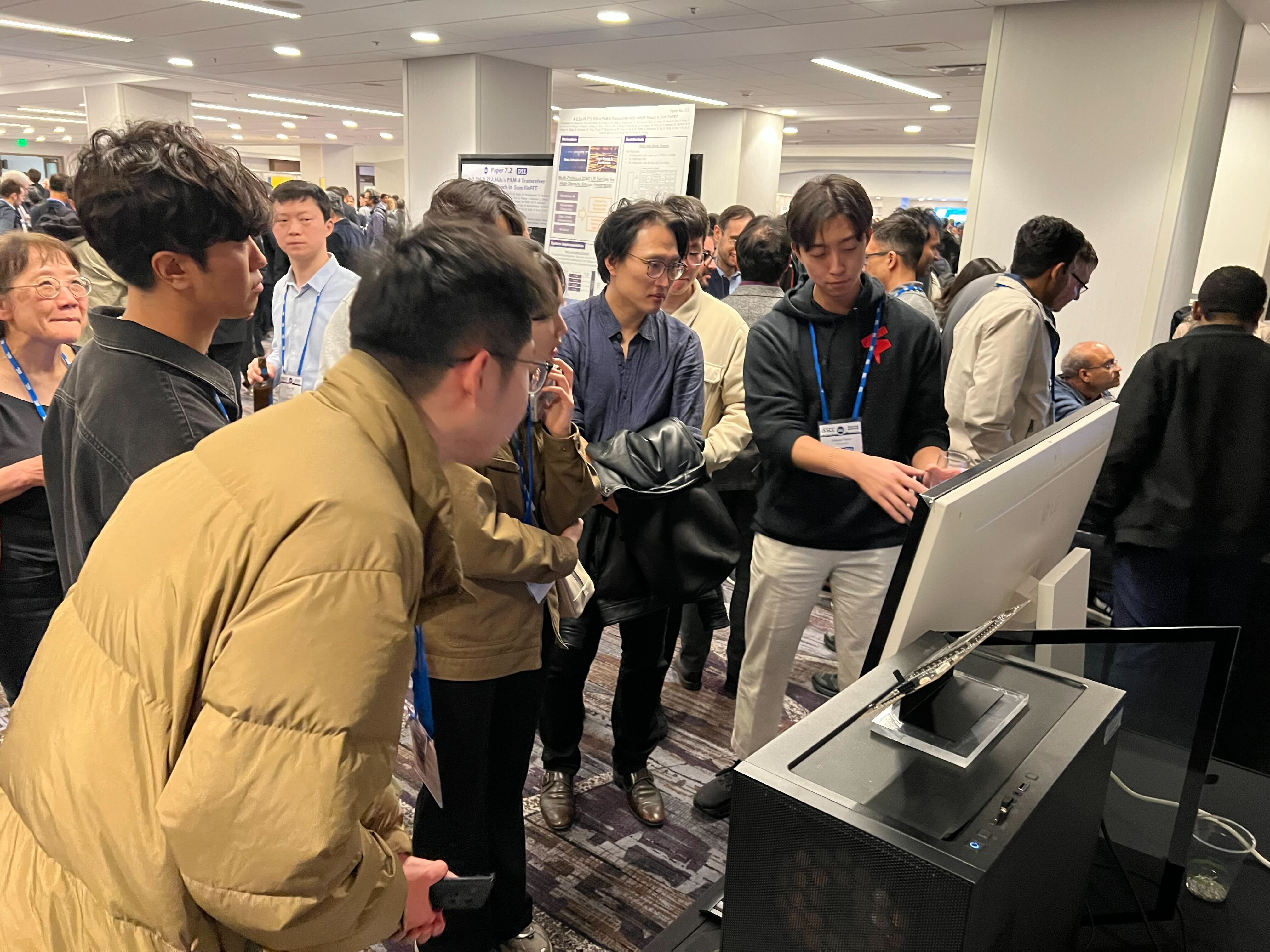 ISSCC 2025 attendees try the real-time batch inference demo using Furiosa’s RNGD chip and SDK.
